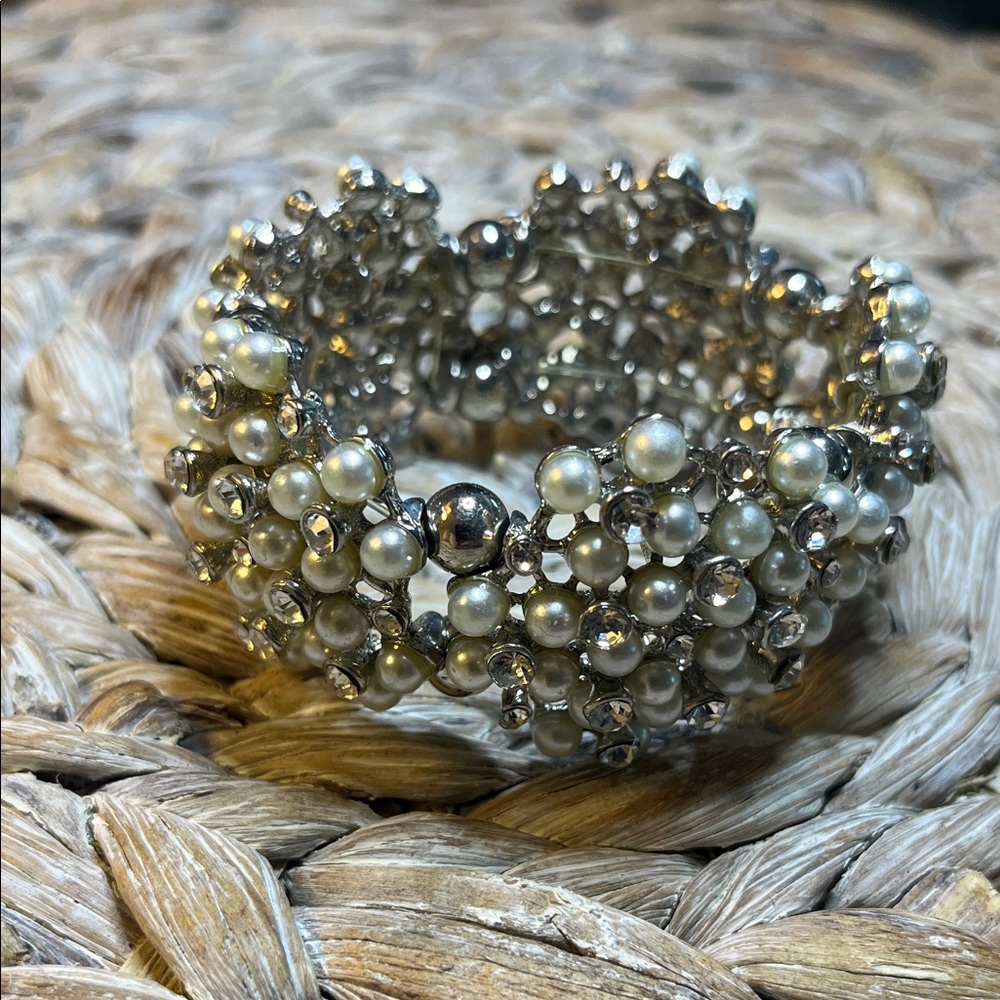 Vintage Silver Tone and Faux Pearl Stretch Cuff‎ Bracelet